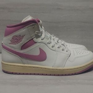 Air Jordan 1 Mid Retro